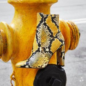Aldo Aurellane Yellow Snake Print Boots sz 6